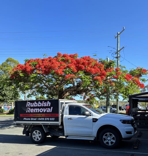 B & T Rubbish Removals truck